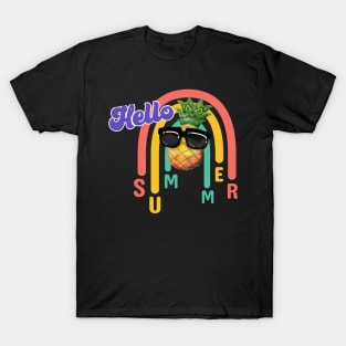 Hello Summer Funny pineapple with sunglasses enjoy summertime on a  beach vacation T-Shirt